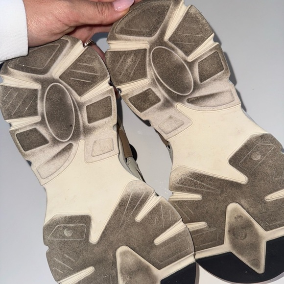 Steve Madden Black and White Sneakers - Picture 4 of 4